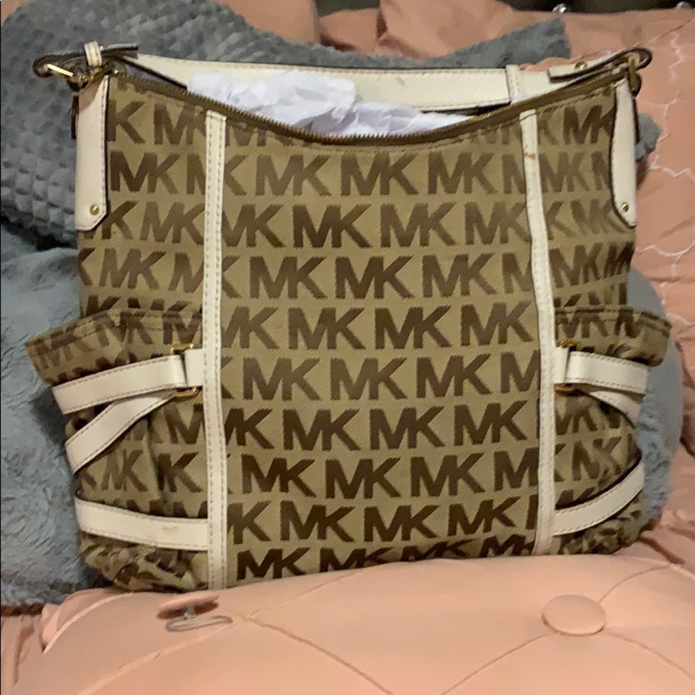 Medium Michael kors bag.